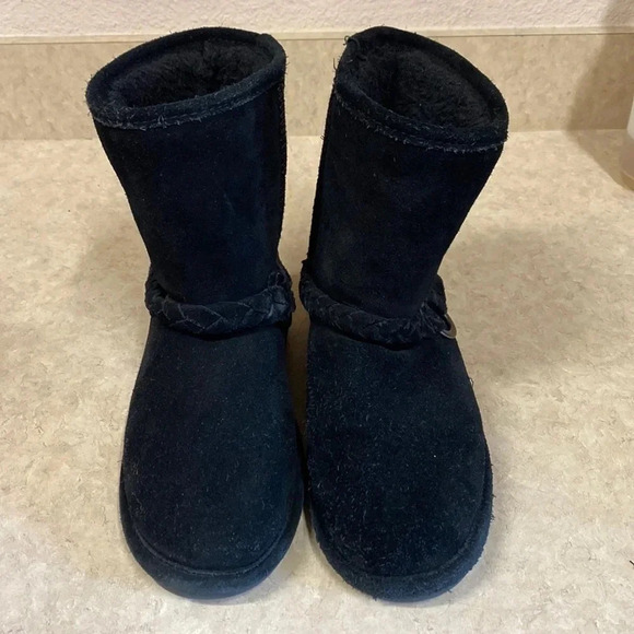 Bearpaws Black Suede - Picture 2 of 12